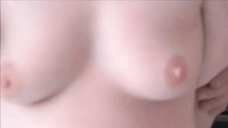 Хозяин закрыл глаза и рот нижней во время долгого траха